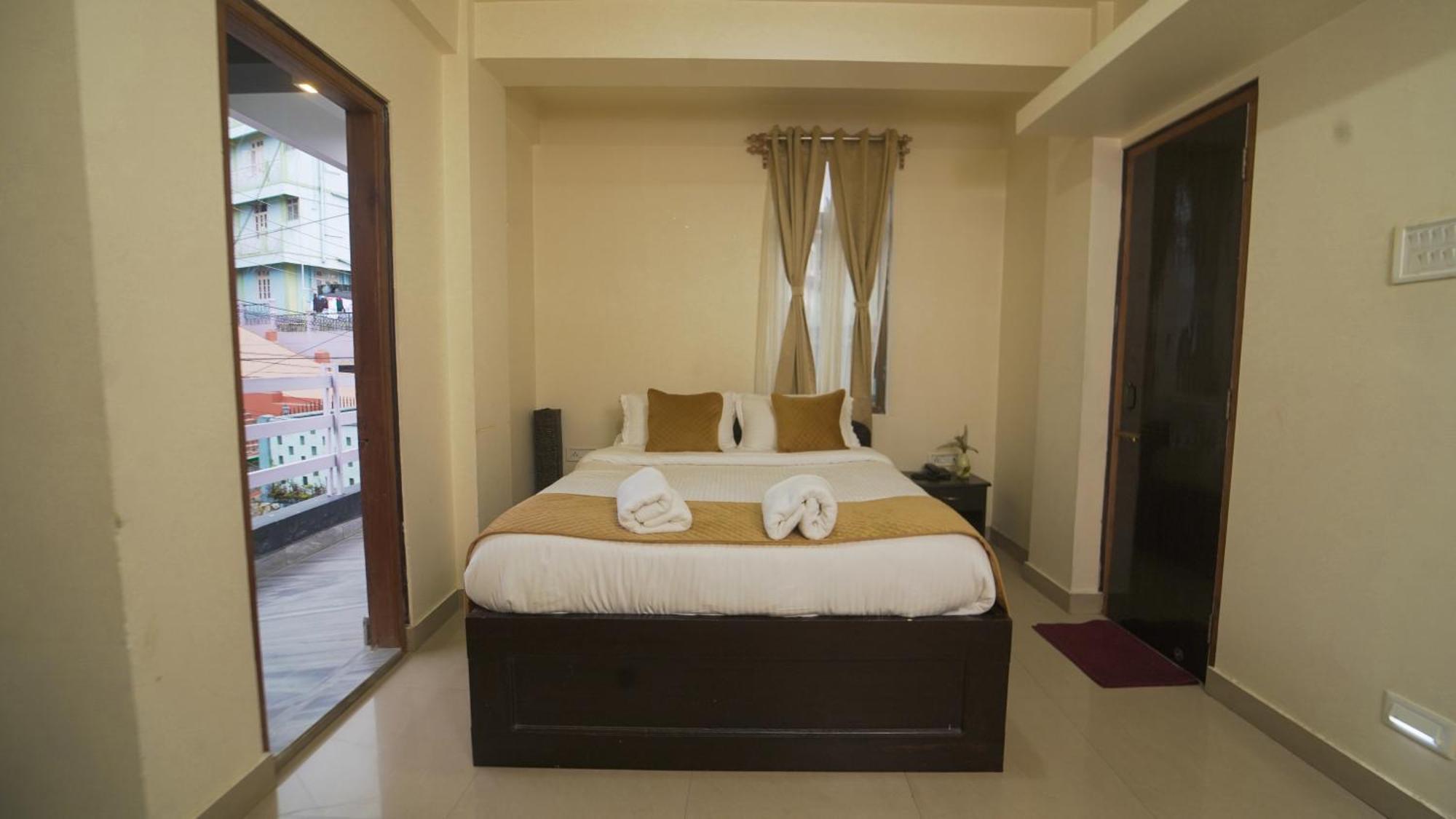 Appartamento di 350 m² con 10 camera Shillong Esterno foto