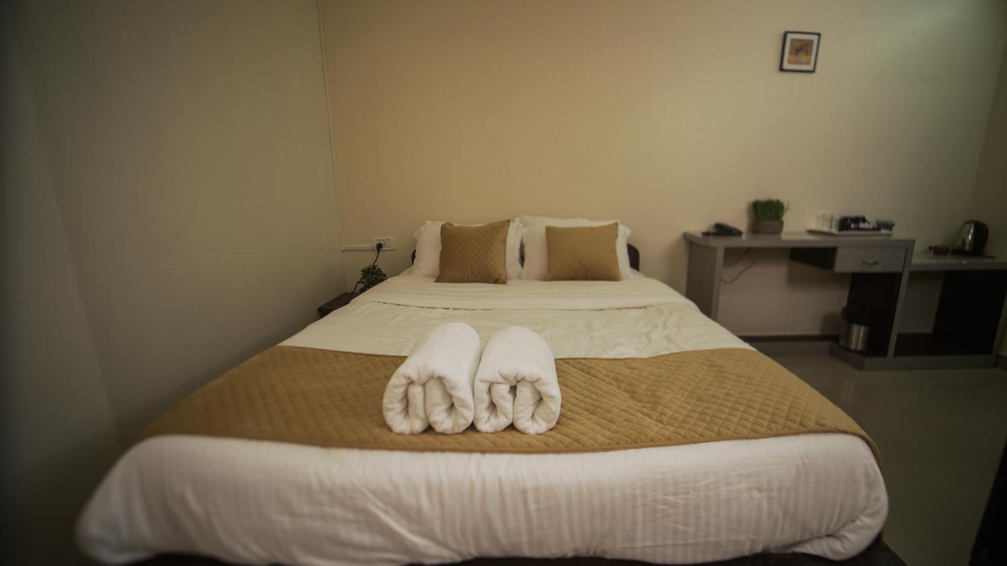 Appartamento di 350 m² con 10 camera Shillong Esterno foto