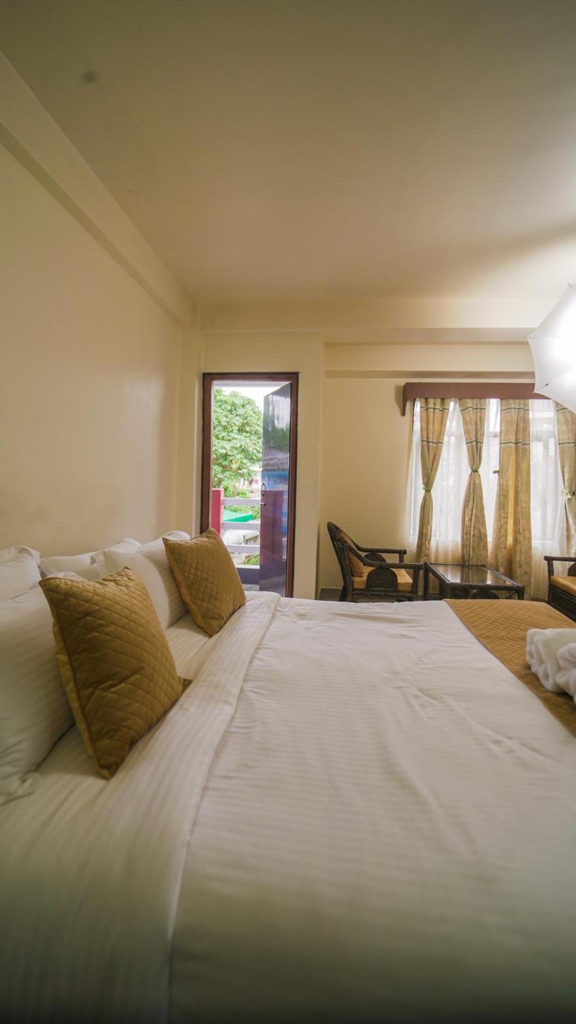 Appartamento di 350 m² con 10 camera Shillong Esterno foto
